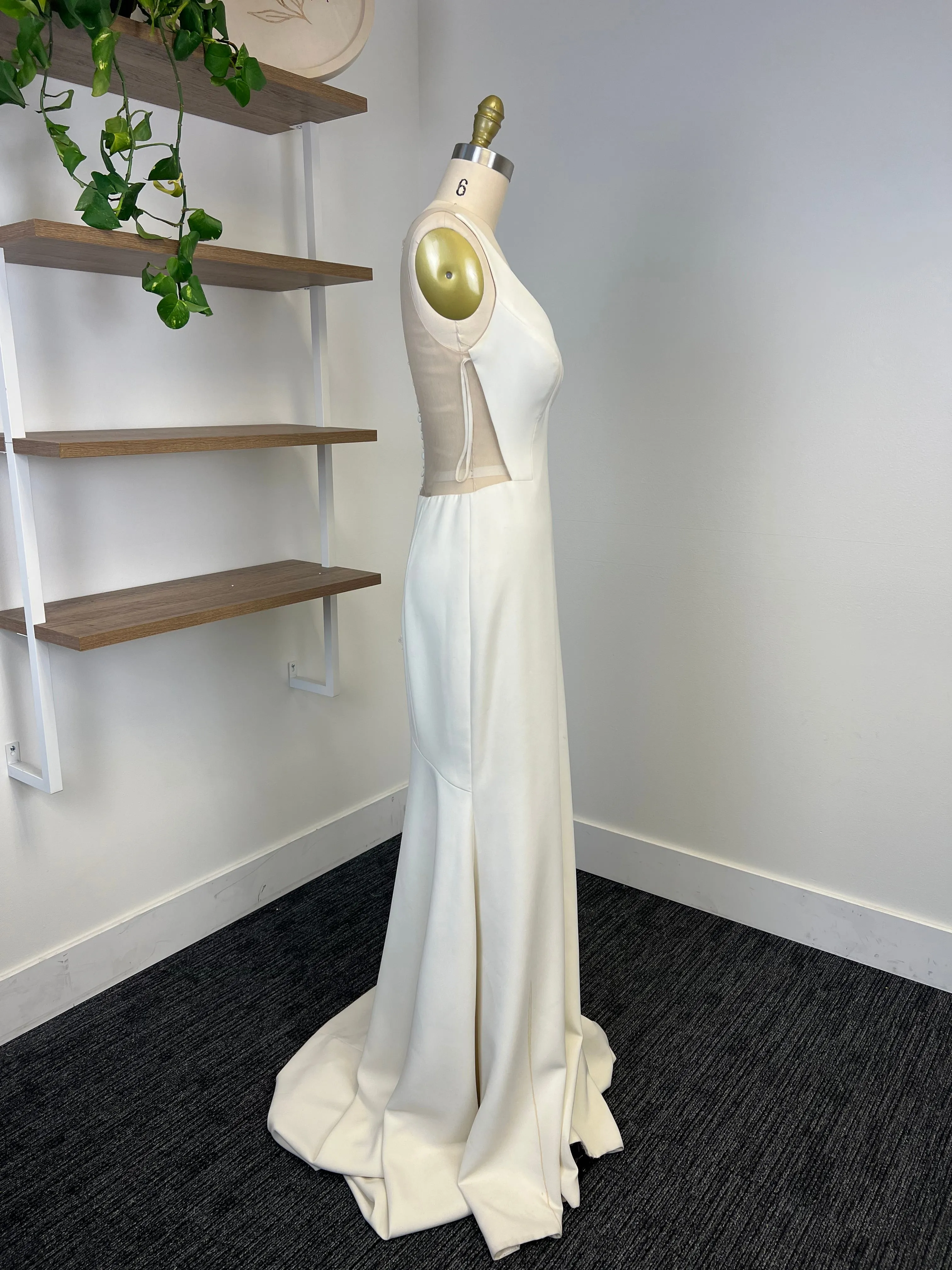 C / Theia Lotus Size 8