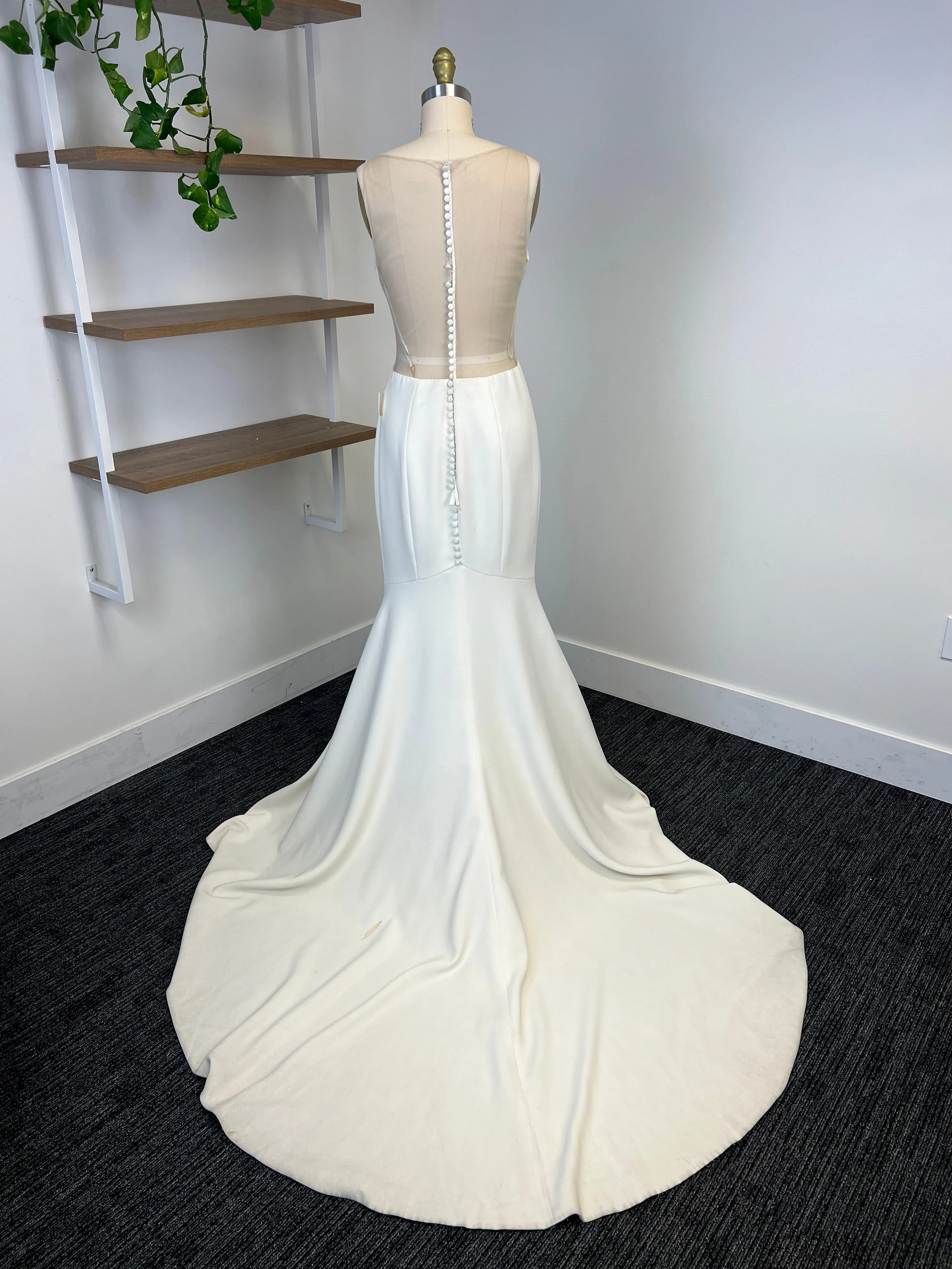 C / Theia Lotus Size 8